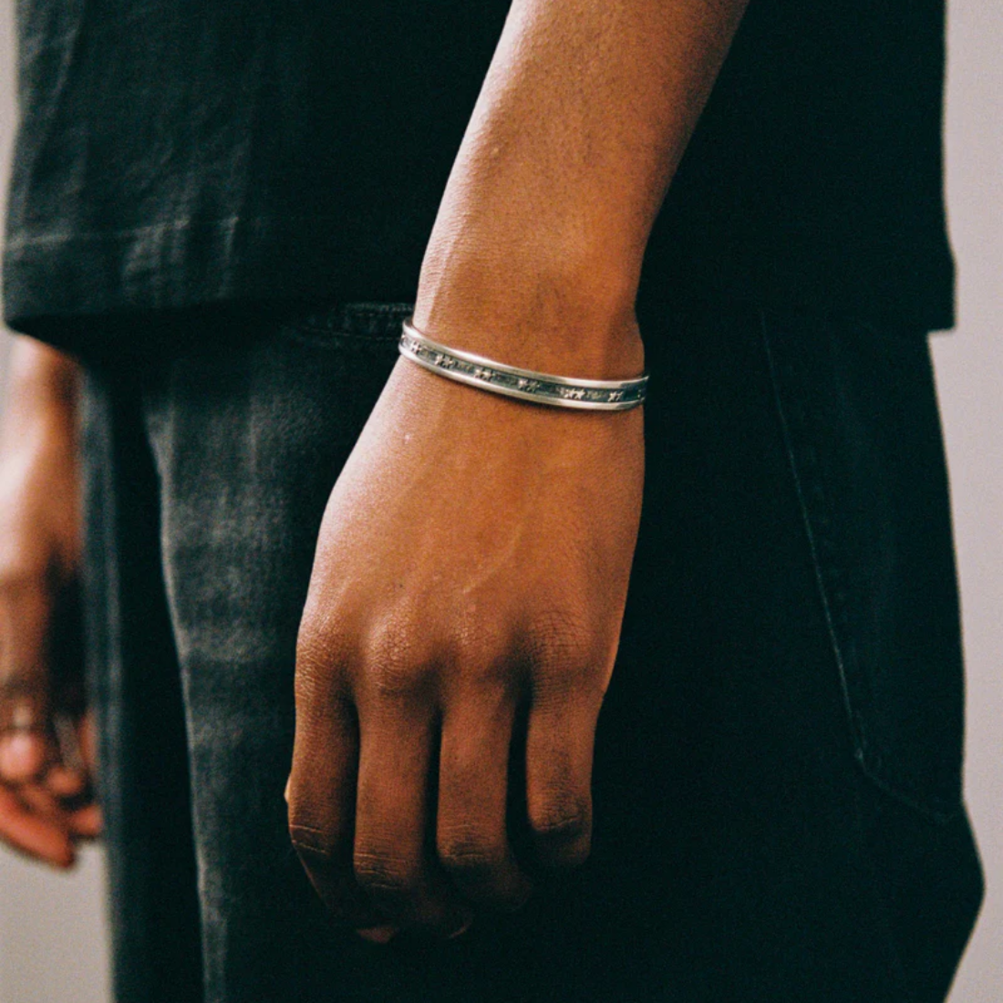 <PRODUCTTITLE> in Silver by TwoJeys.