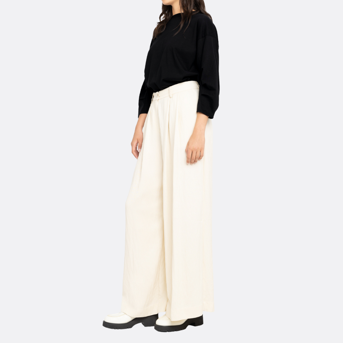 <PRODUCTTITLE> in Black by Loreak Mendian.