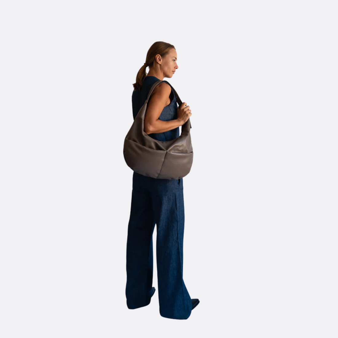 <PRODUCTTITLE> in Brown by Hvisk.