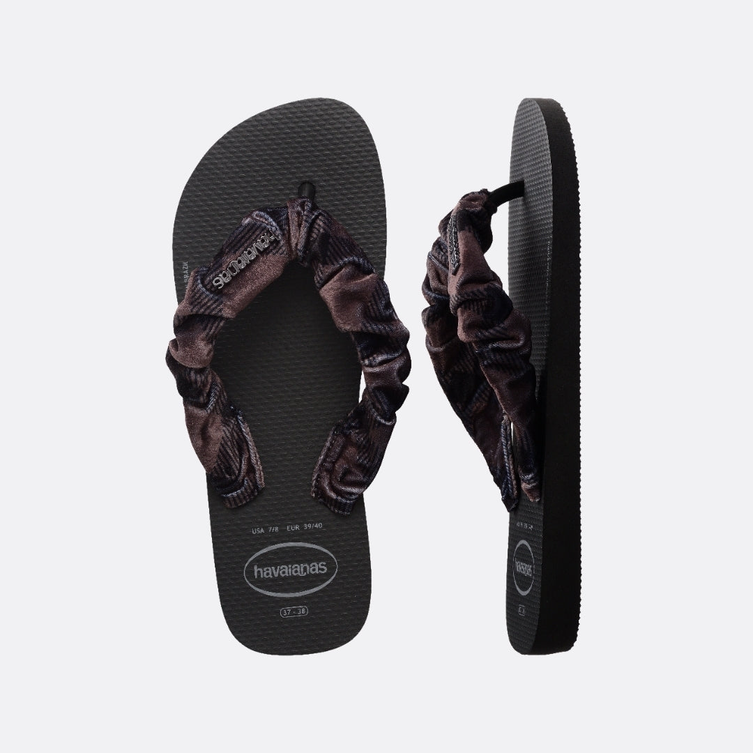 <PRODUCTTITLE> in Black by Havaianas.