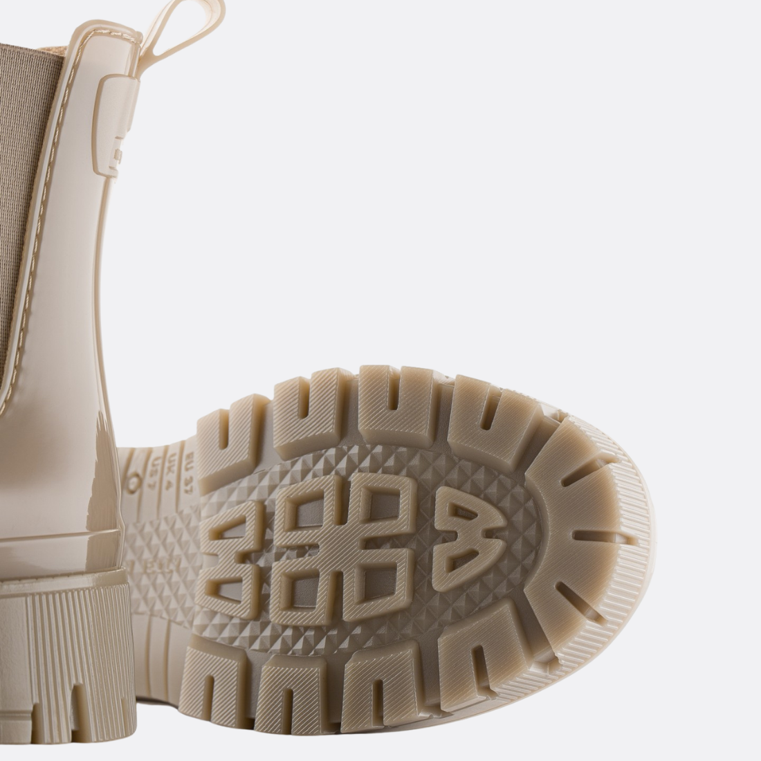 <PRODUCTTITLE> in Green by Lemon Jelly.