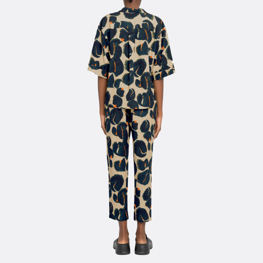 <PRODUCTTITLE> in Neutrals by Loreak Mendian.