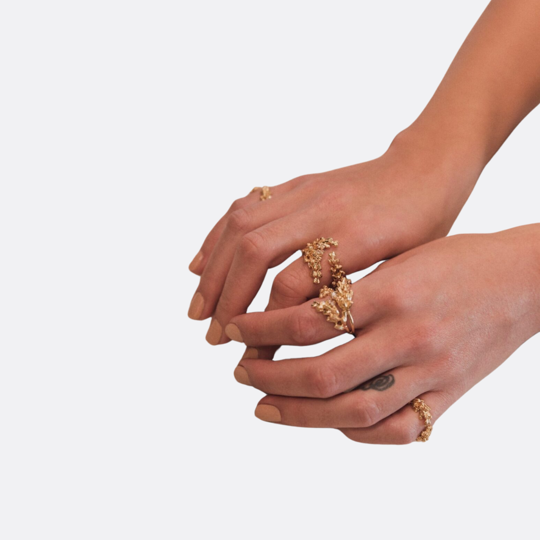 <PRODUCTTITLE> in Golden by Carolina Curado.