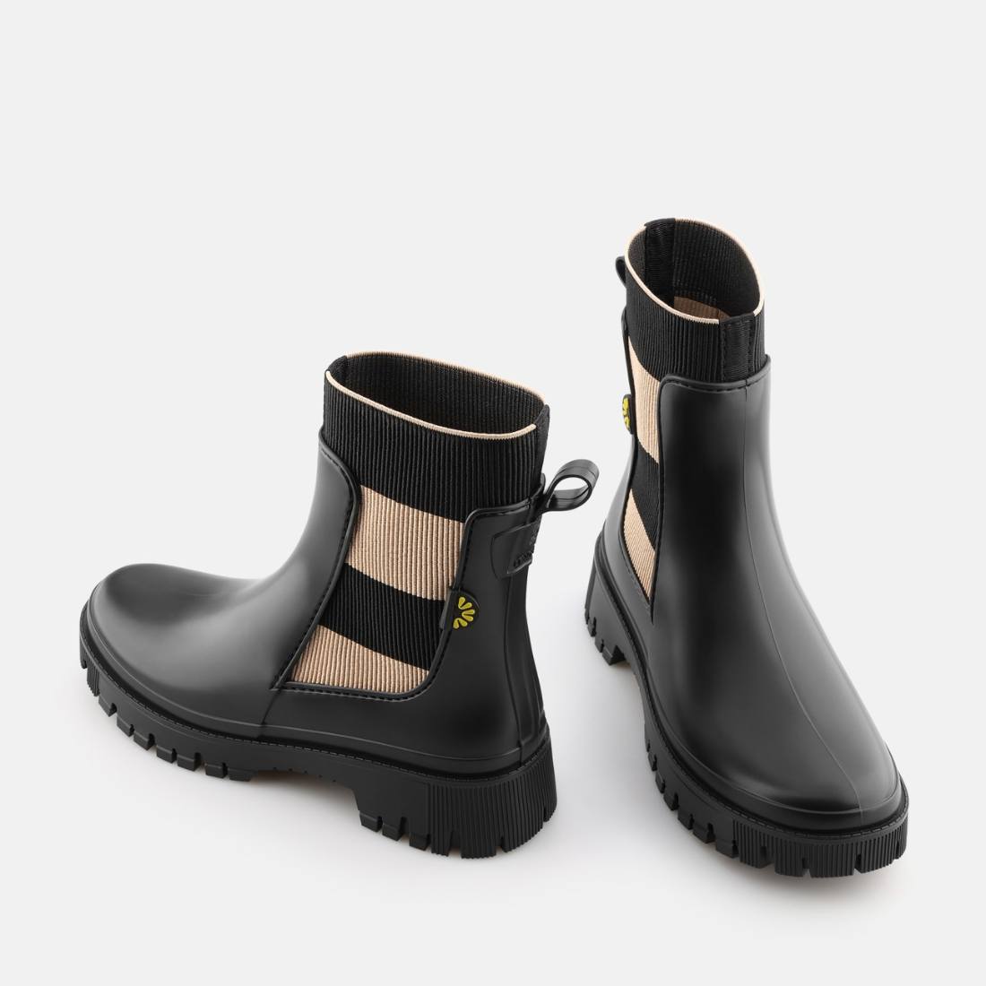 <PRODUCTTITLE> in Black by Lemon Jelly.