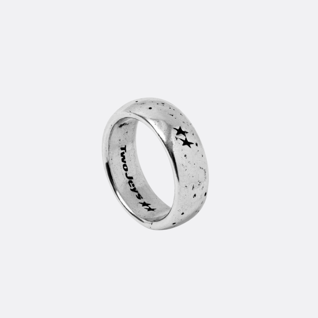 <PRODUCTTITLE> in Silver by TwoJeys.