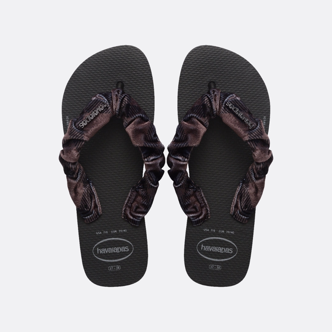 <PRODUCTTITLE> in Black by Havaianas.