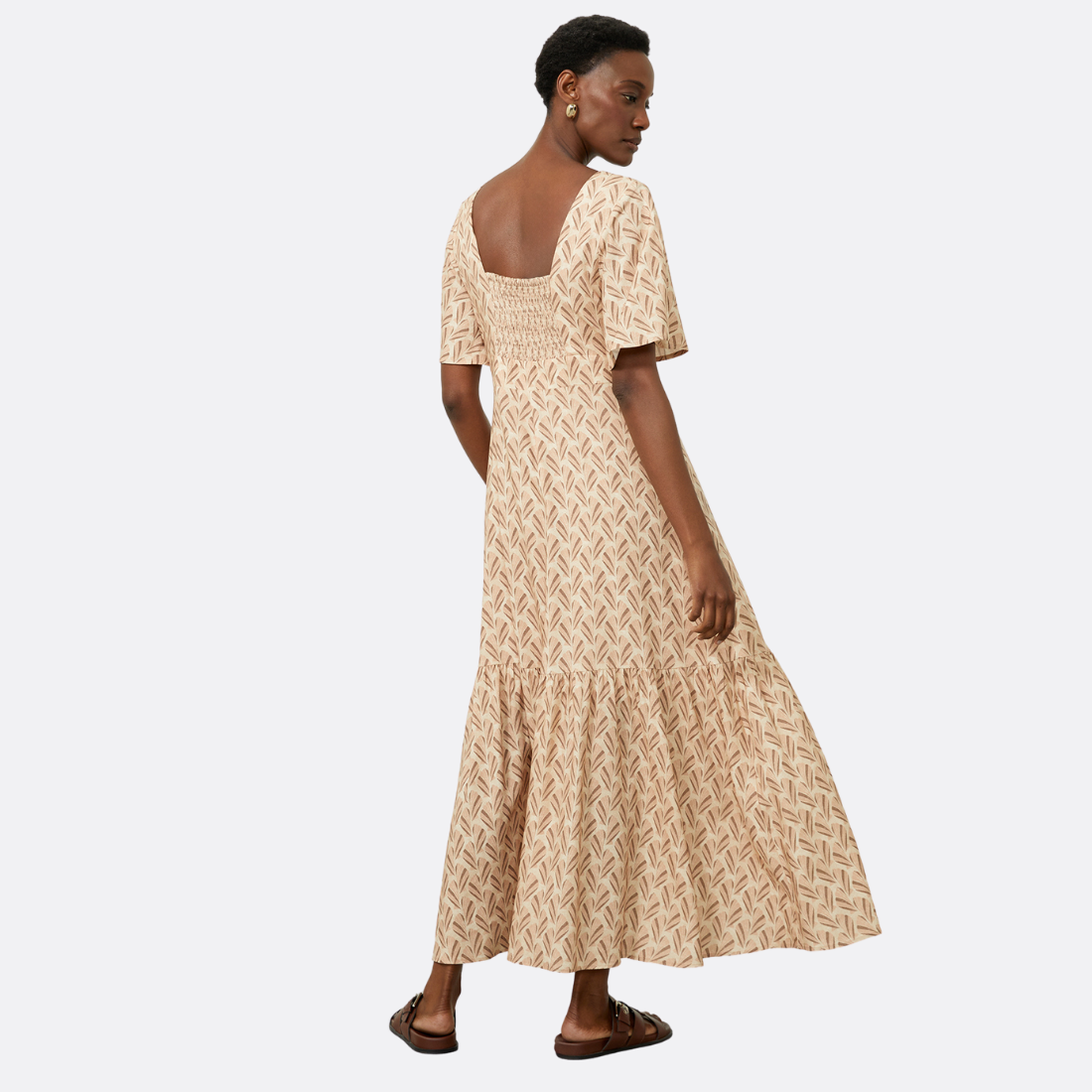 <PRODUCTTITLE> in Beige by Shoulder.