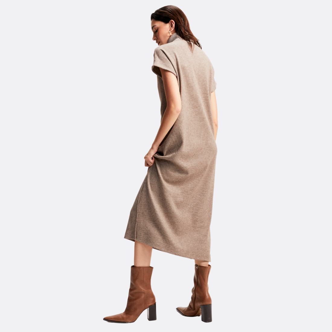 <PRODUCTTITLE> in Beige by Shoulder.