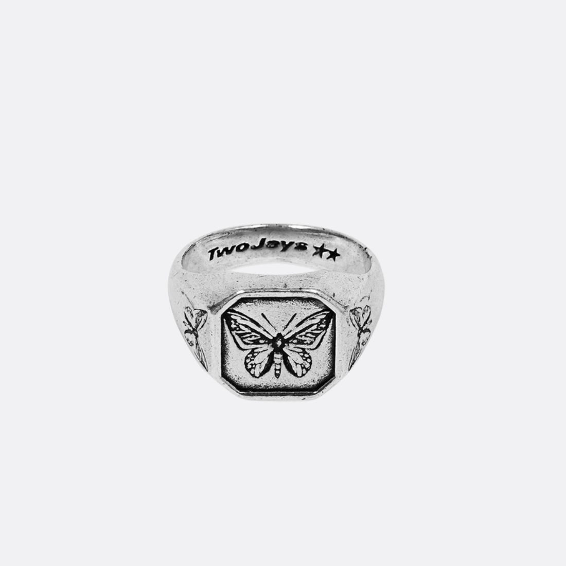 <PRODUCTTITLE> in Silver by TwoJeys.