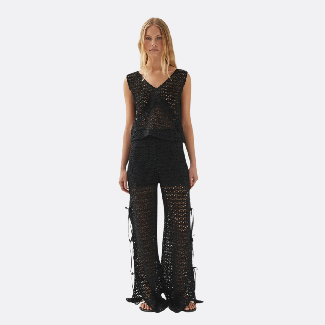 <PRODUCTTITLE> in Black by Alohas.