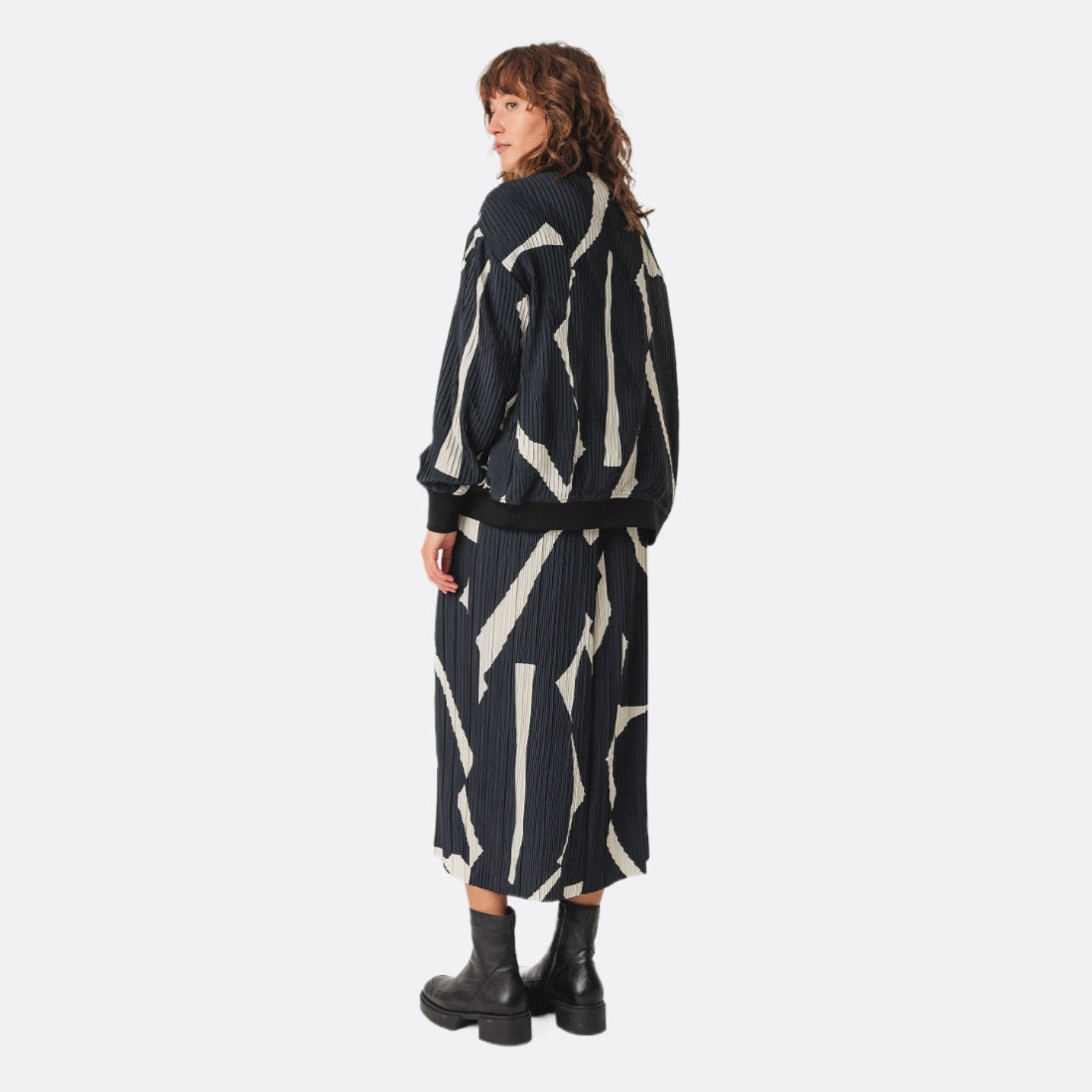 <PRODUCTTITLE> in Black by SKFK.