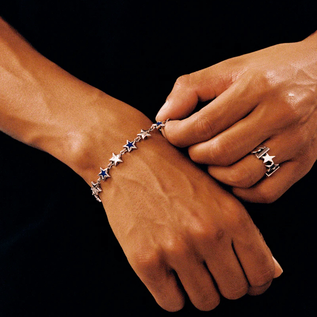 <PRODUCTTITLE> in Silver by TwoJeys.