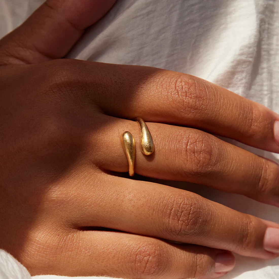 <PRODUCTTITLE> in Golden by Agapée.