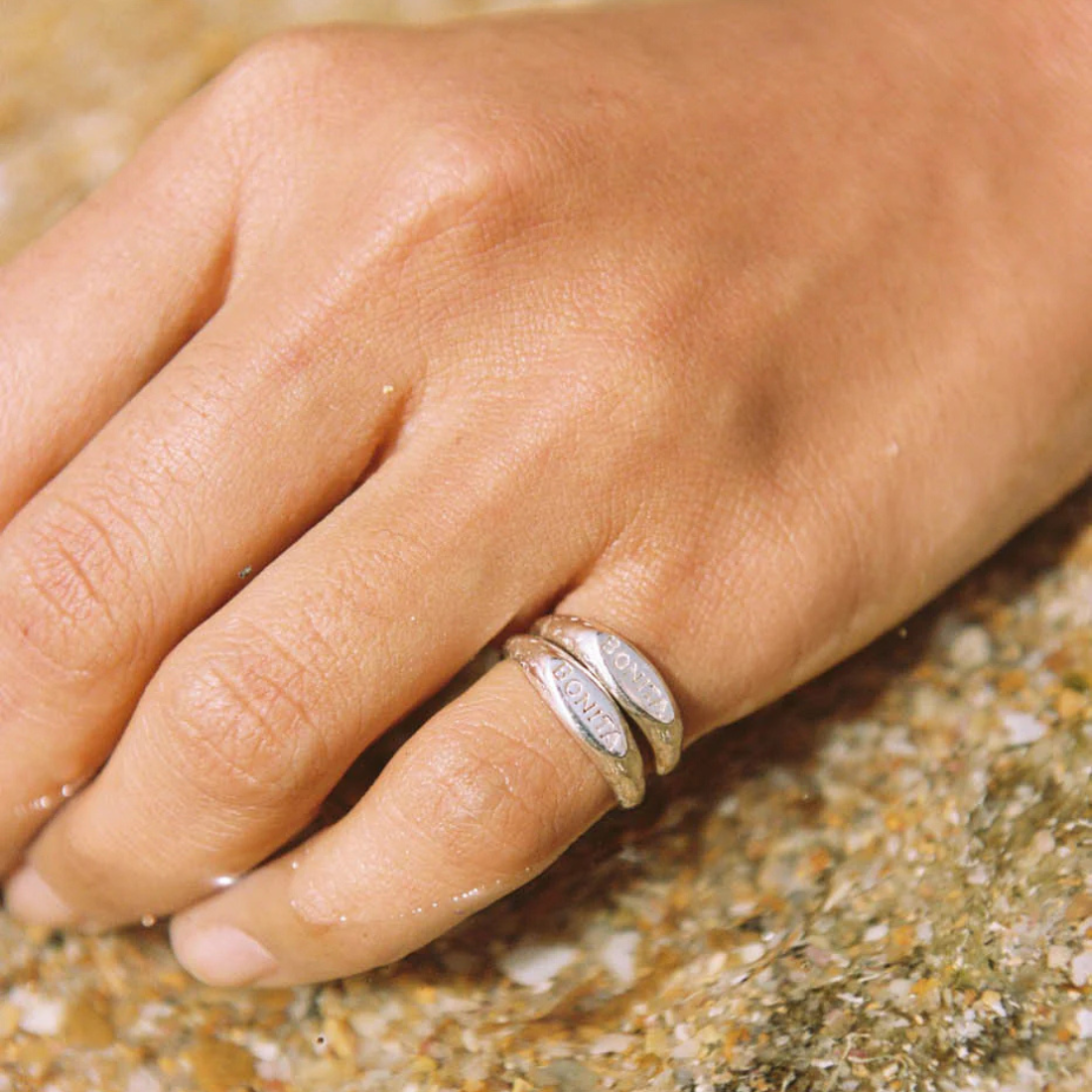 Anillo plateado de Bonita Signet