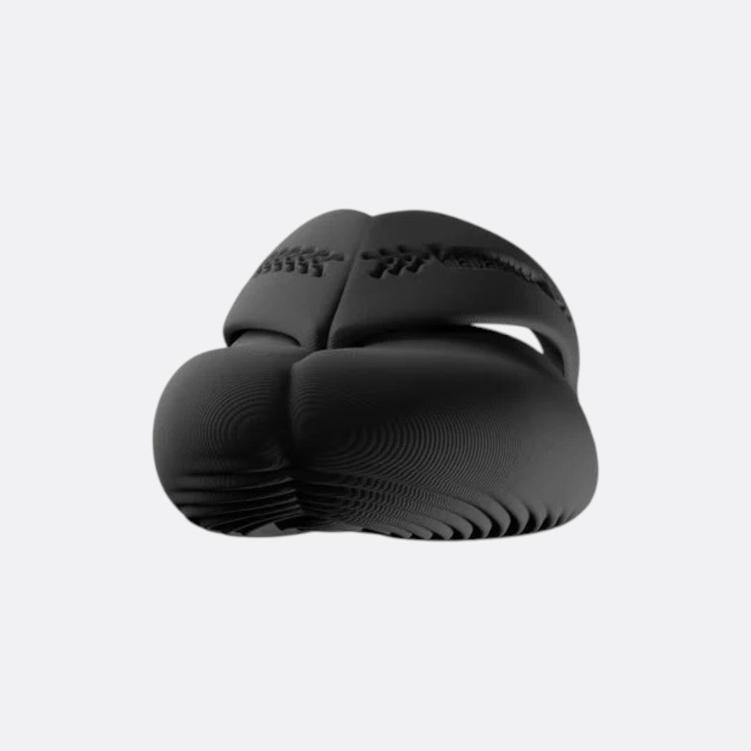 <PRODUCTTITLE> in Black by Havaianas.