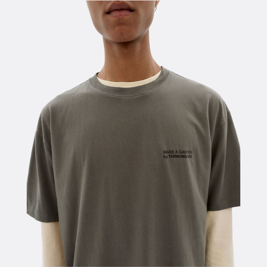 Blütenseil -Bürgersteig Aaron T -Shirt
