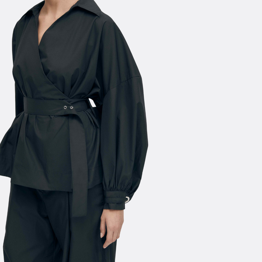 <PRODUCTTITLE> in Black by Alohas.