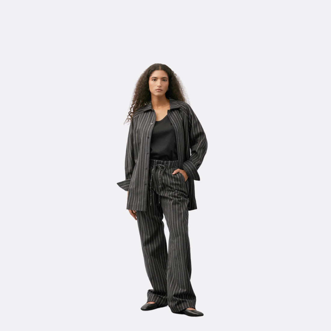 <PRODUCTTITLE> in Black by A LINE.