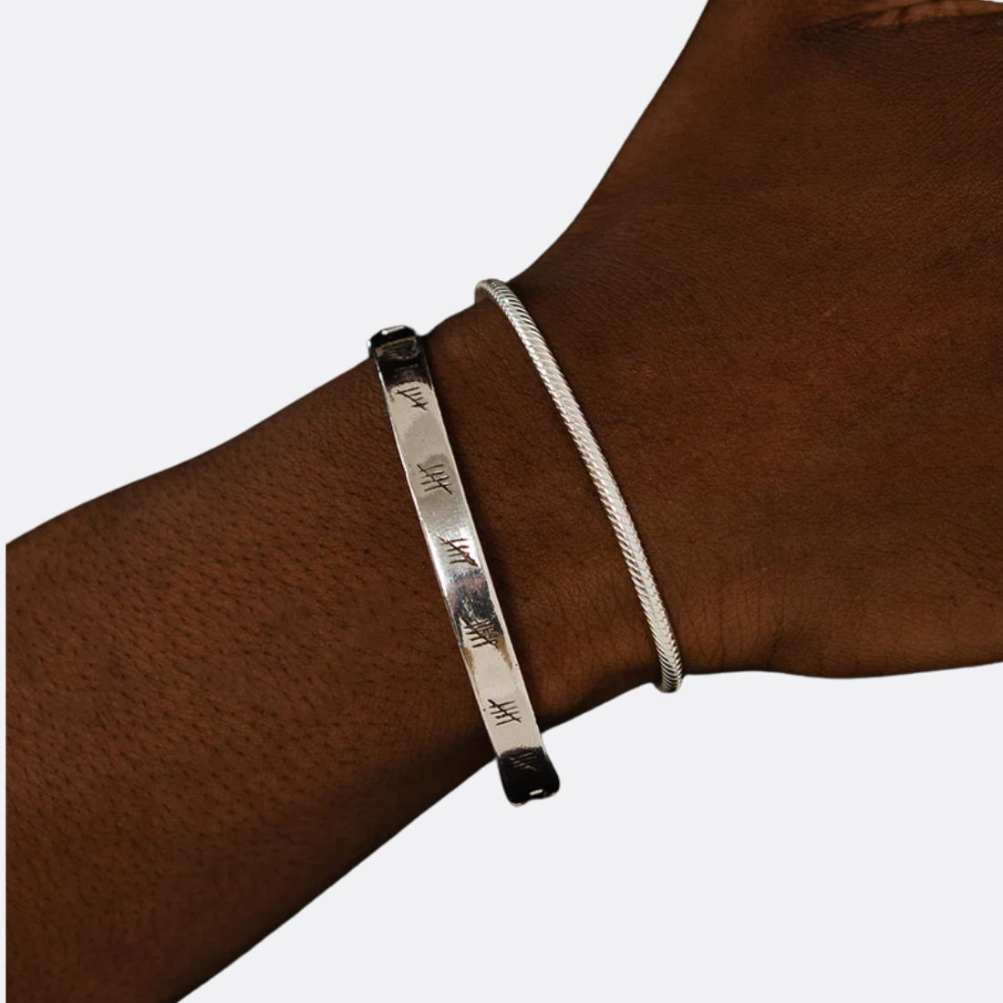 <PRODUCTTITLE> in Silver by TwoJeys.
