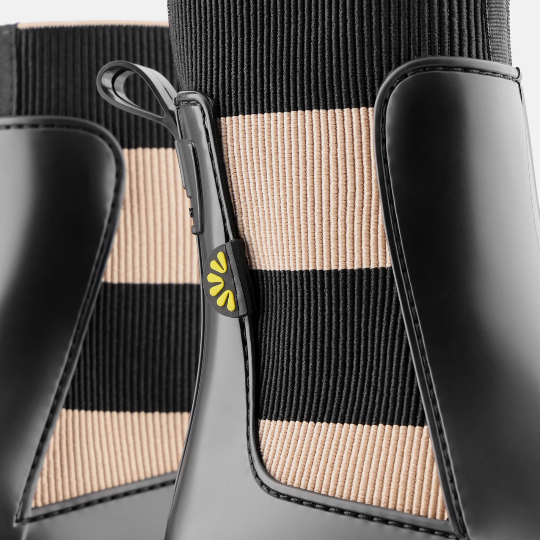 <PRODUCTTITLE> in Black by Lemon Jelly.