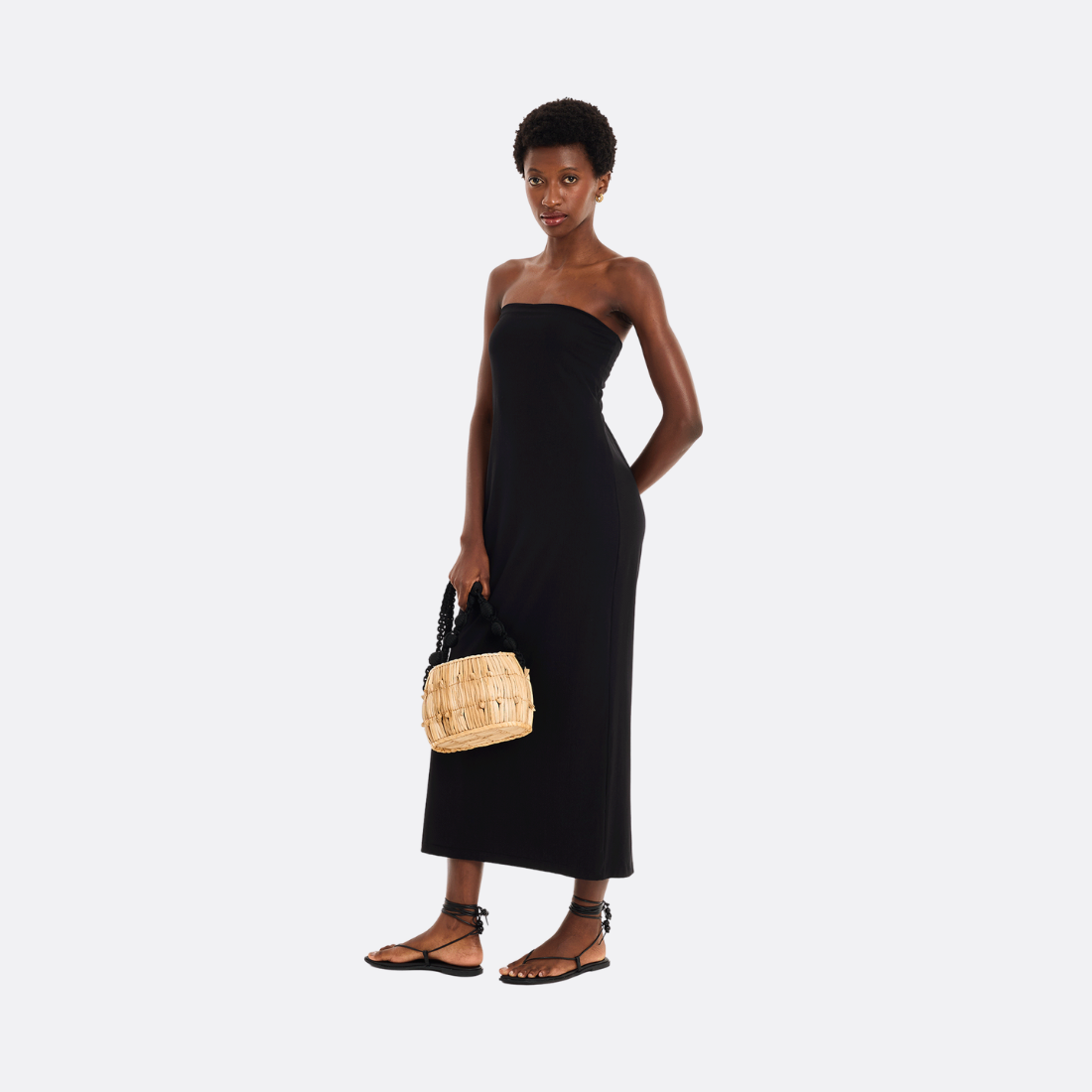 <PRODUCTTITLE> in Black by Loja 3.