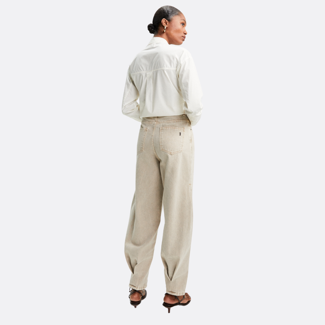 <PRODUCTTITLE> in Grey by Shoulder.