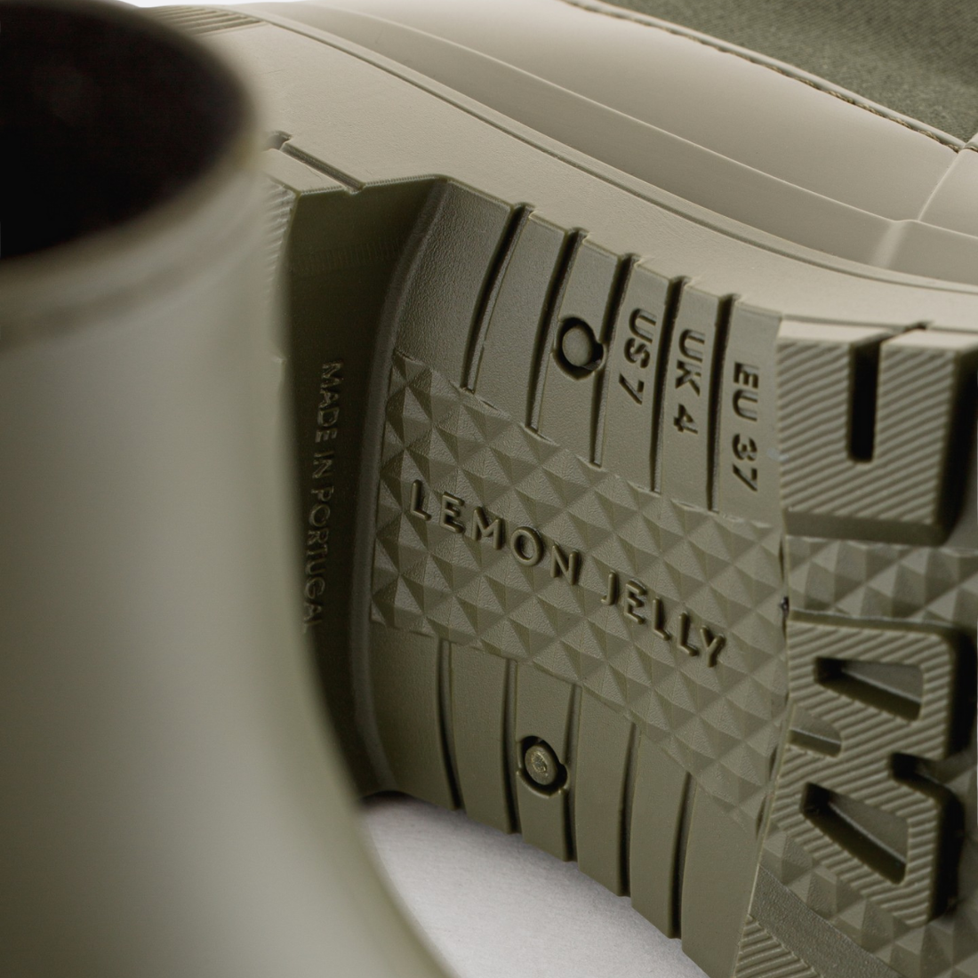 <PRODUCTTITLE> in Green by Lemon Jelly.