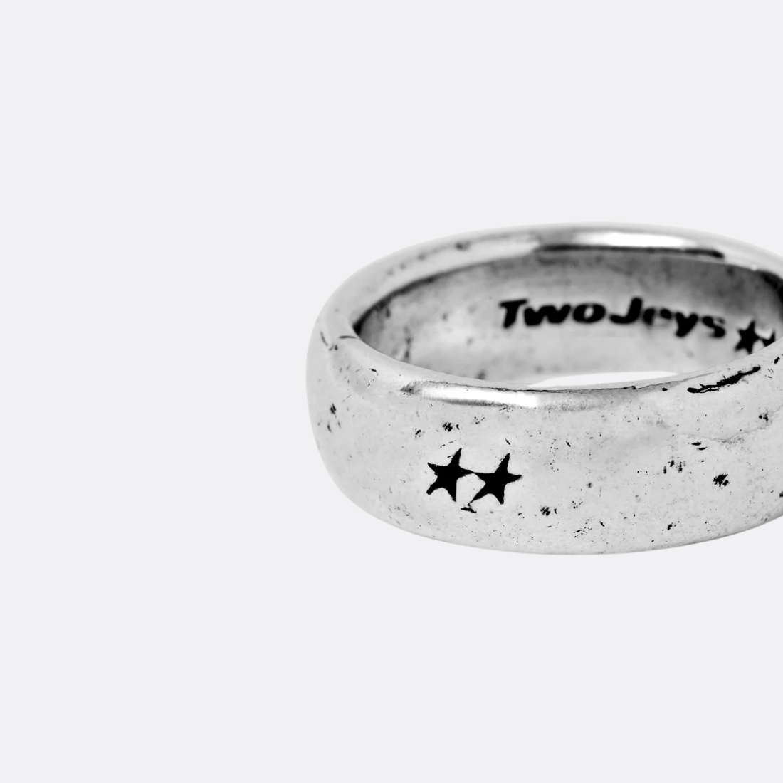 <PRODUCTTITLE> in Silver by TwoJeys.