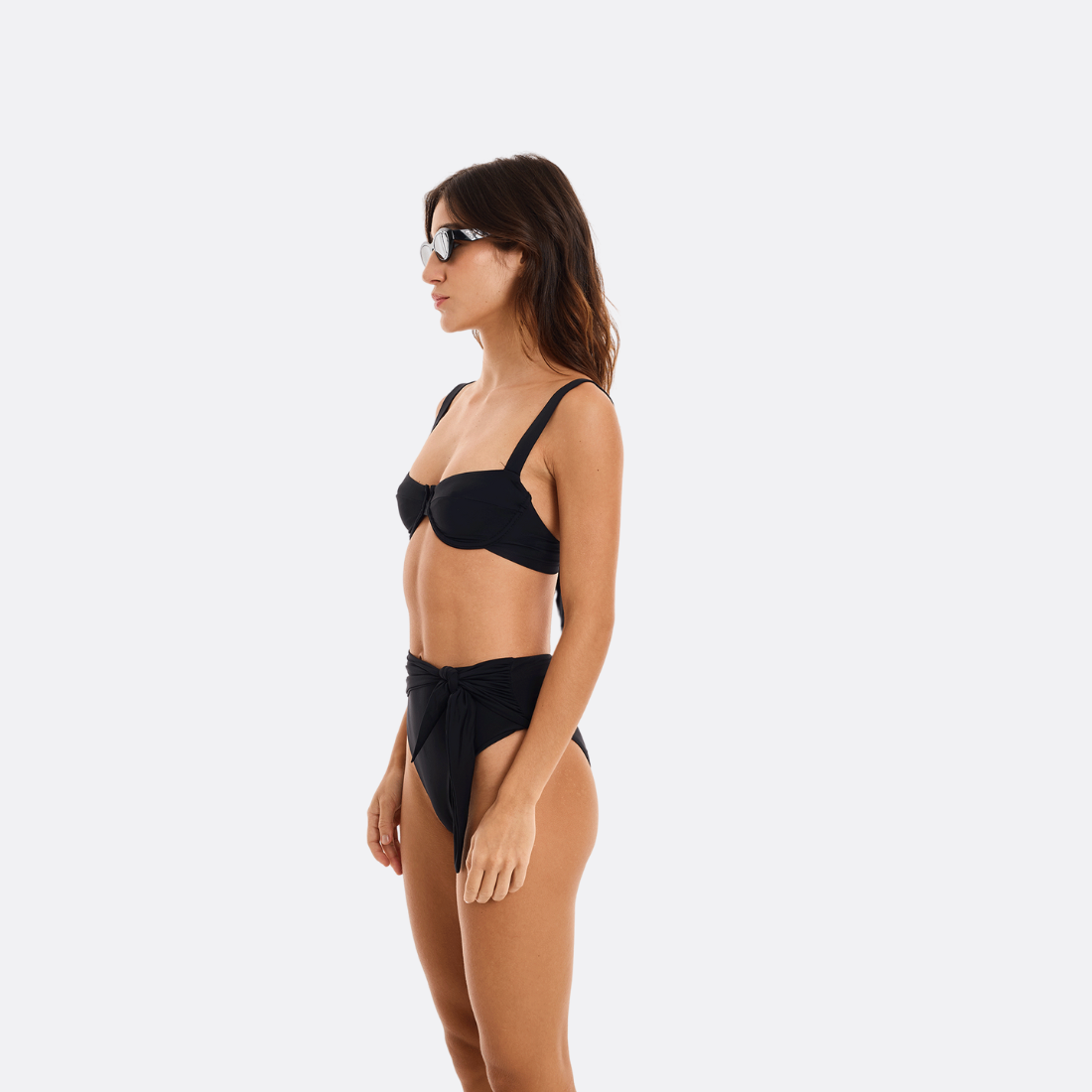 <PRODUCTTITLE> in Black by Loja 3.