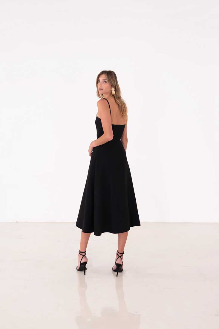 <PRODUCTTITLE> in Black by Alma Capsule.