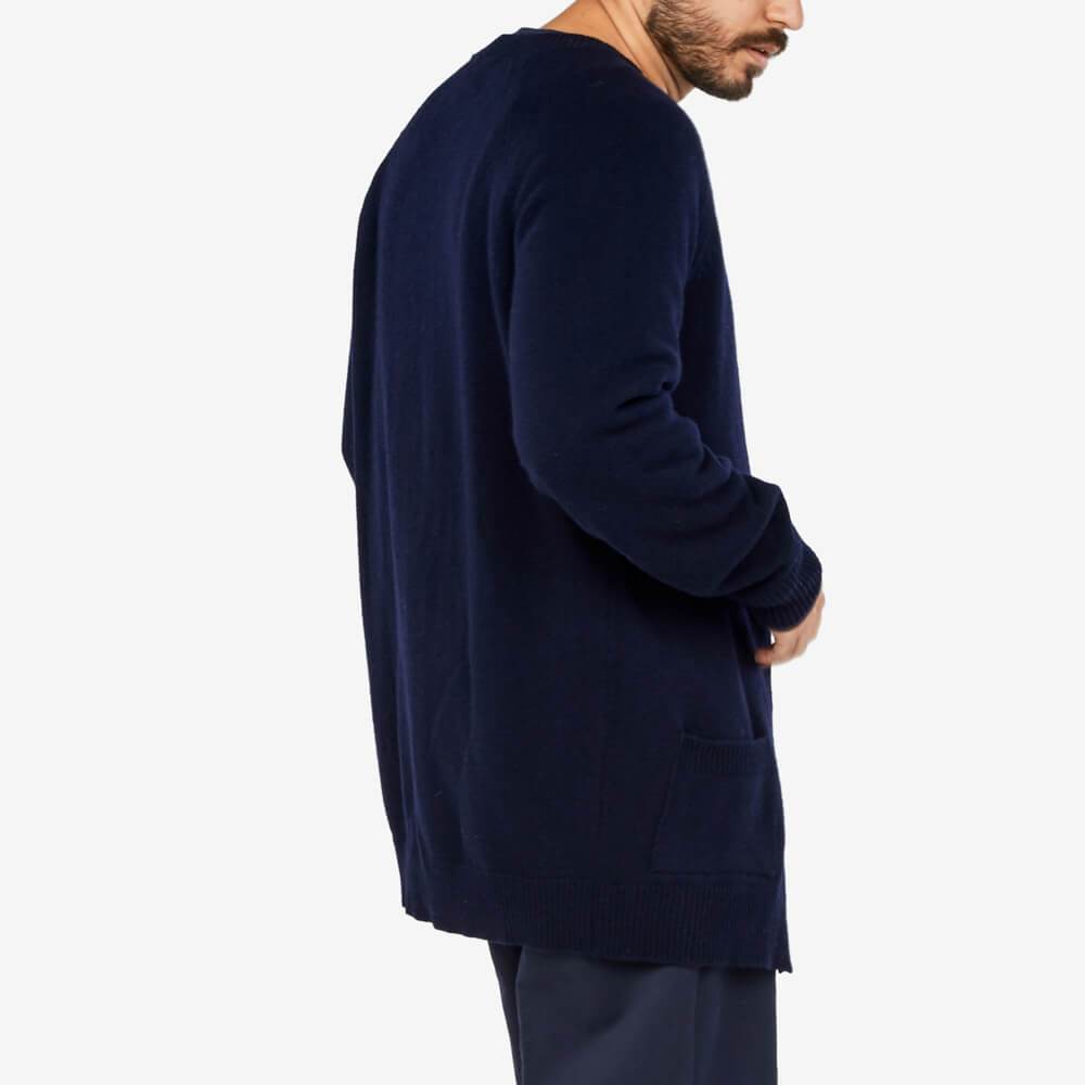 Jumper with opening on the midle front featuring ribbed collar and cuffs.