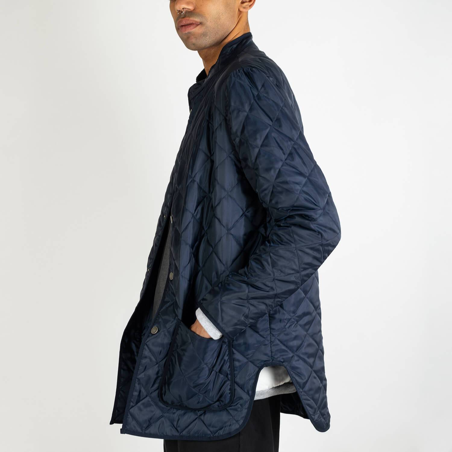 Navy blue single-breasted jacket with mandarin collar, multipockets, long sleeves and internal padding.