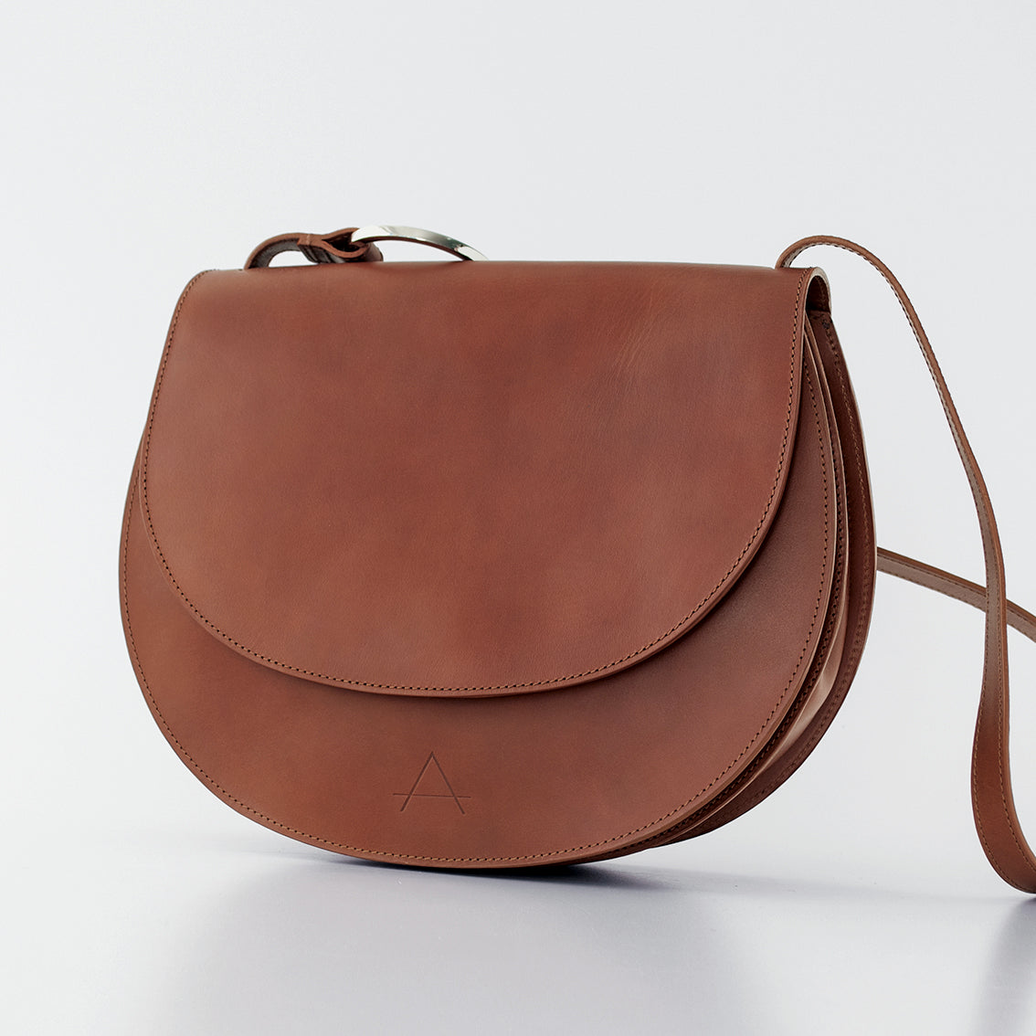 Sara Round Bag in Bordeaux by António - Handmade Story