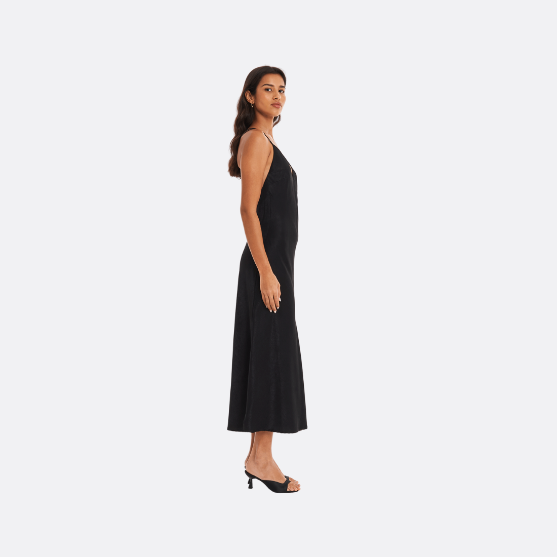 <PRODUCTTITLE> in Black by Loja 3.