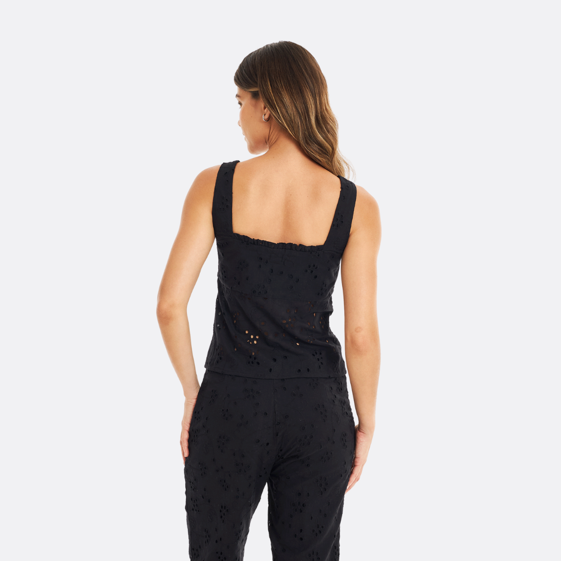 <PRODUCTTITLE> in Black by Loja 3.