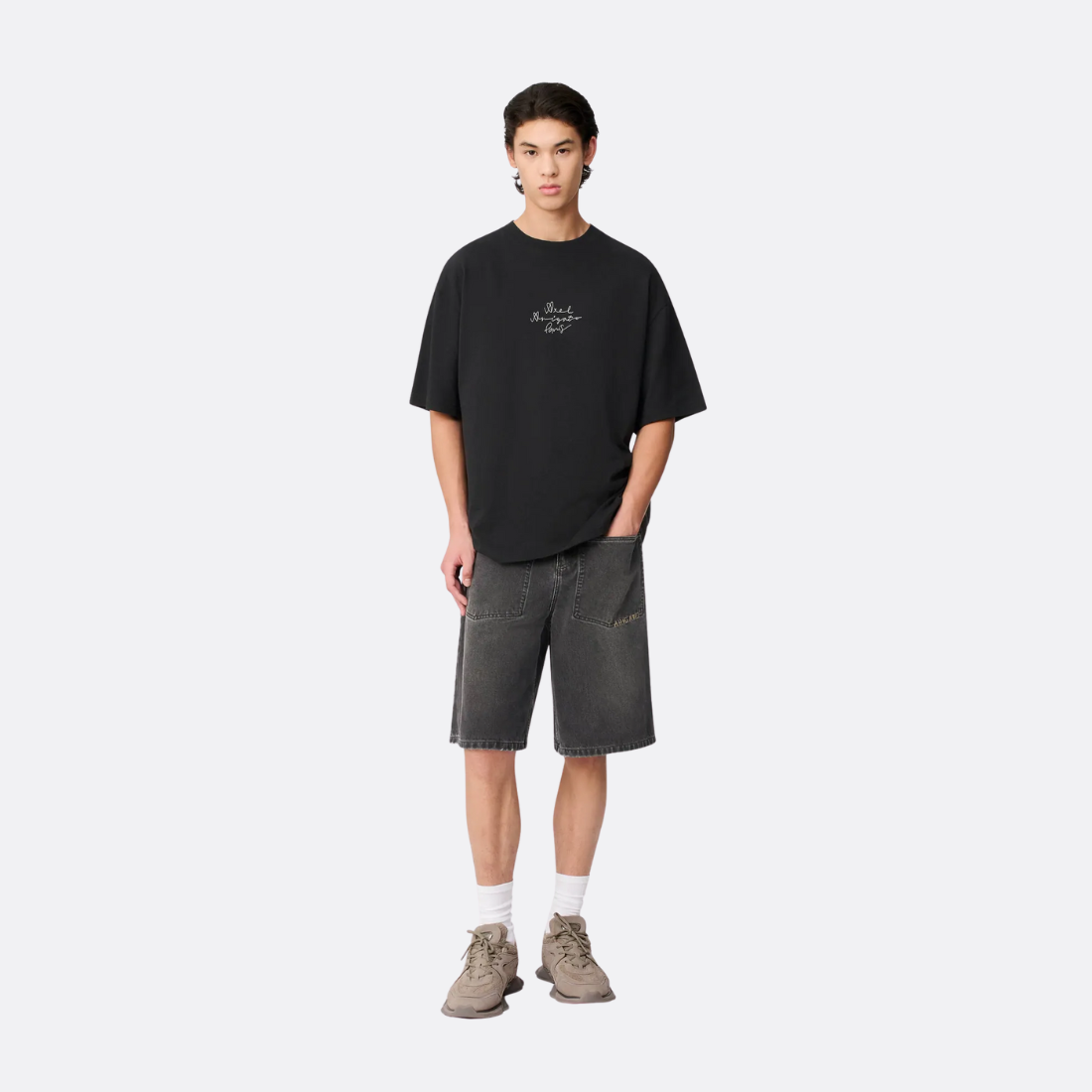 <producttitle> in Schwarz von Axel Arigato.