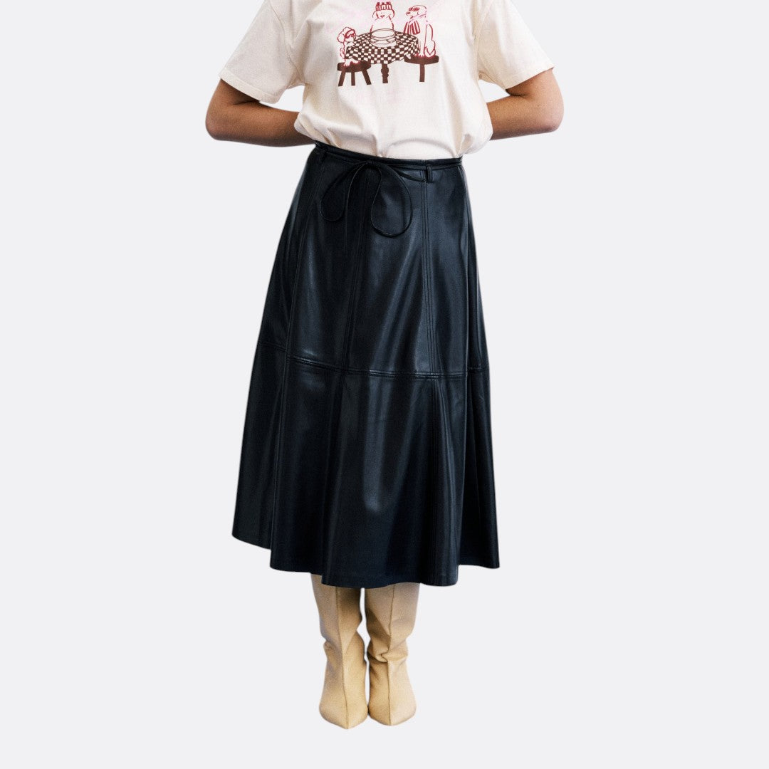 <PRODUCTTITLE> in Black by FRNCH.