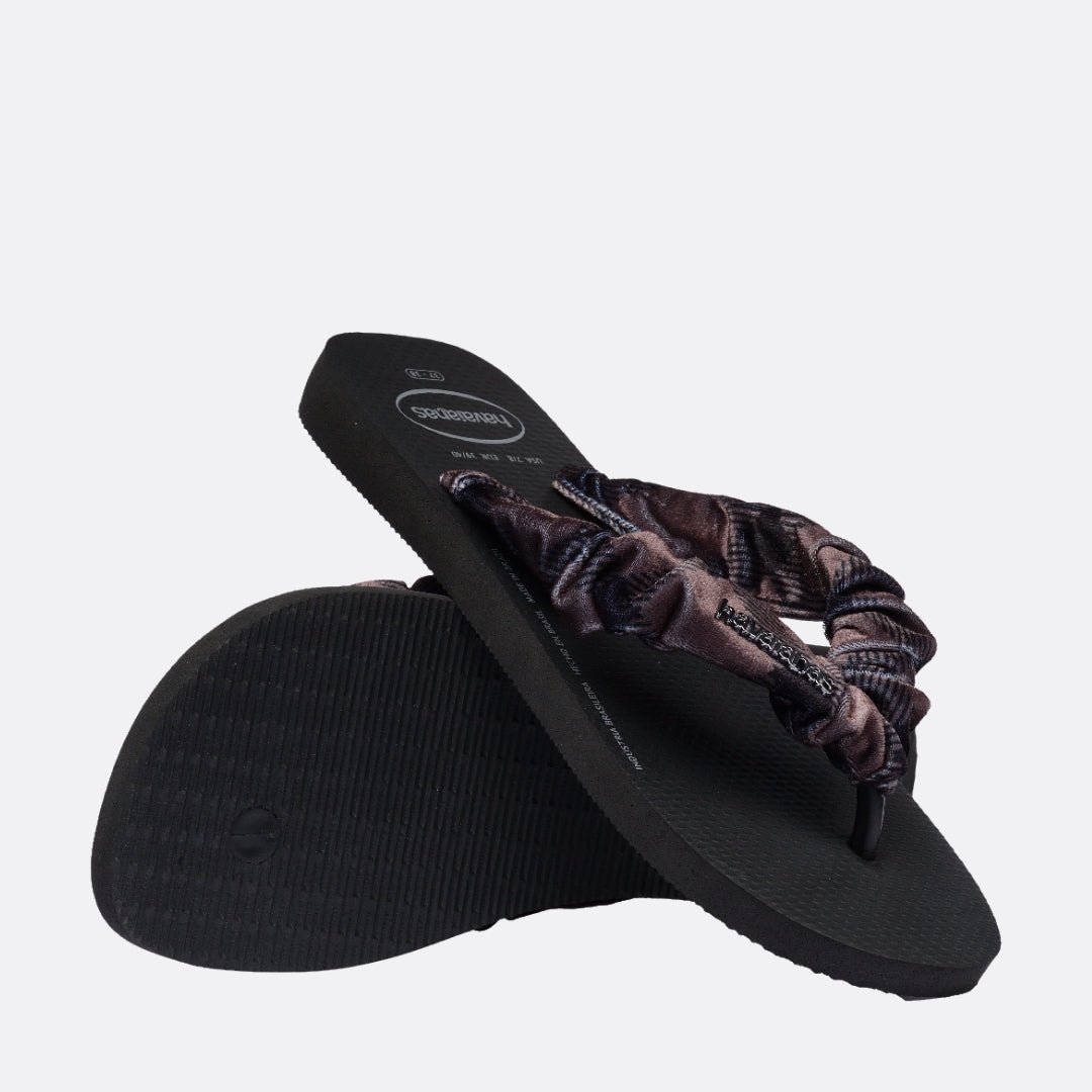 <PRODUCTTITLE> in Black by Havaianas.