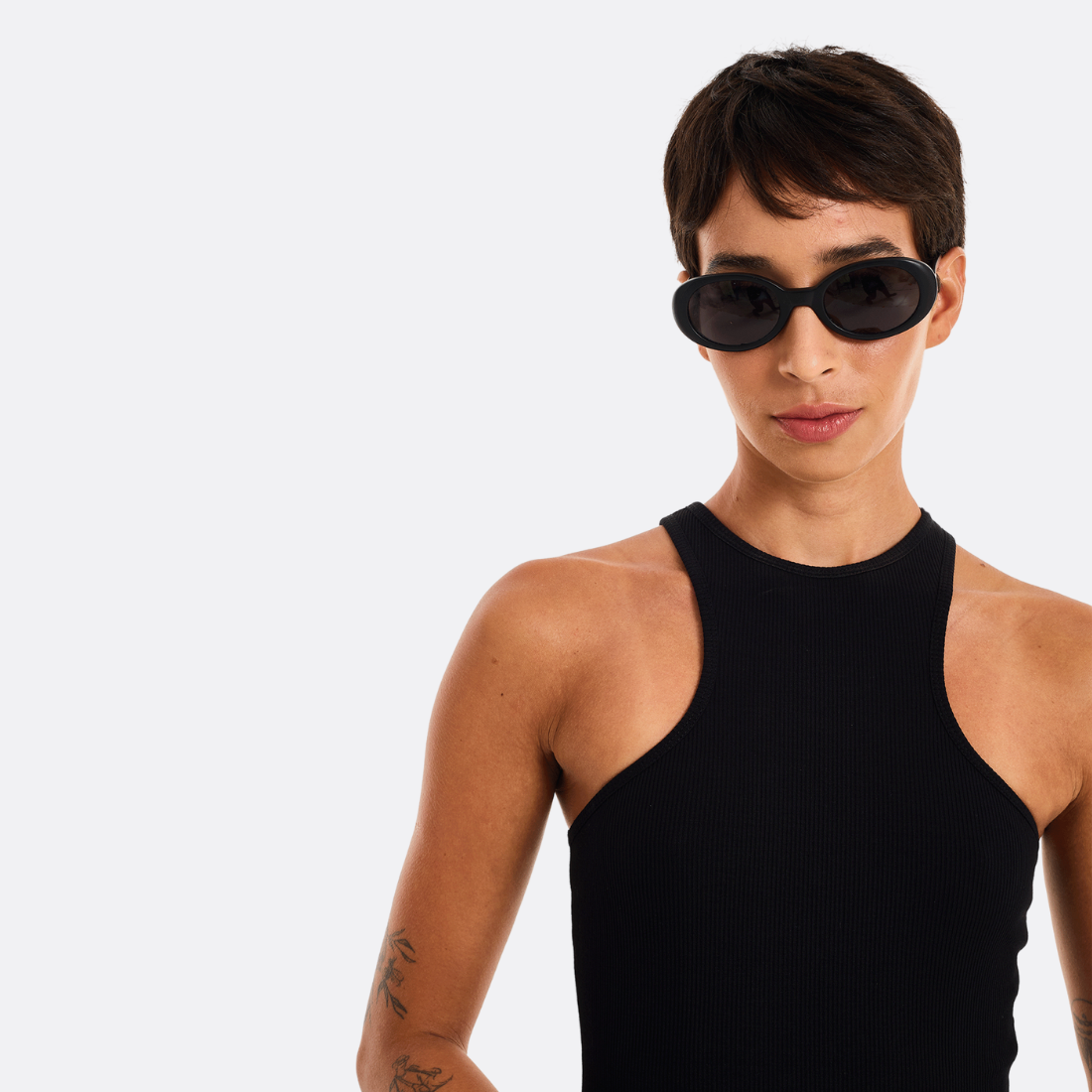 <PRODUCTTITLE> in Black by Loja 3.