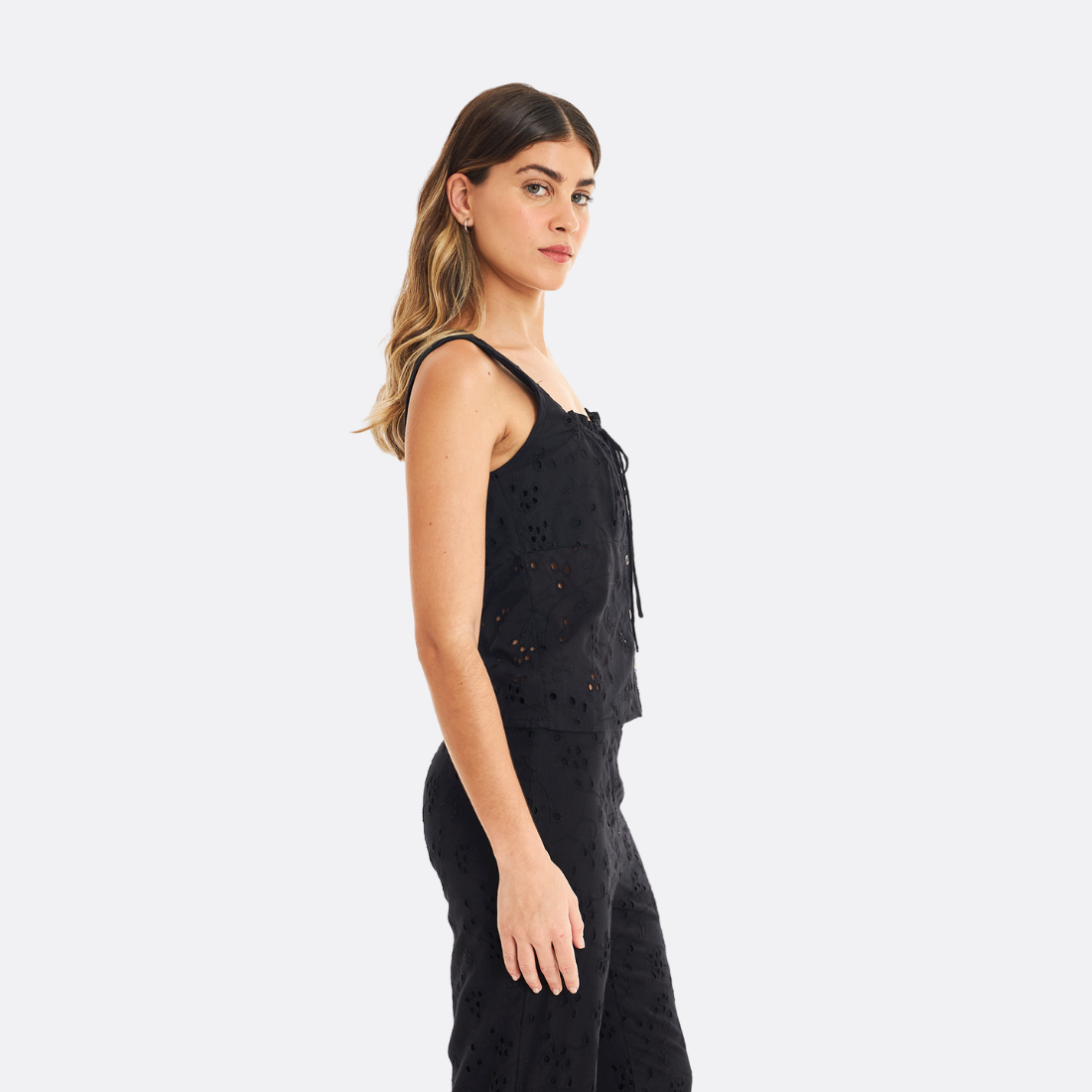 <PRODUCTTITLE> in Black by Loja 3.