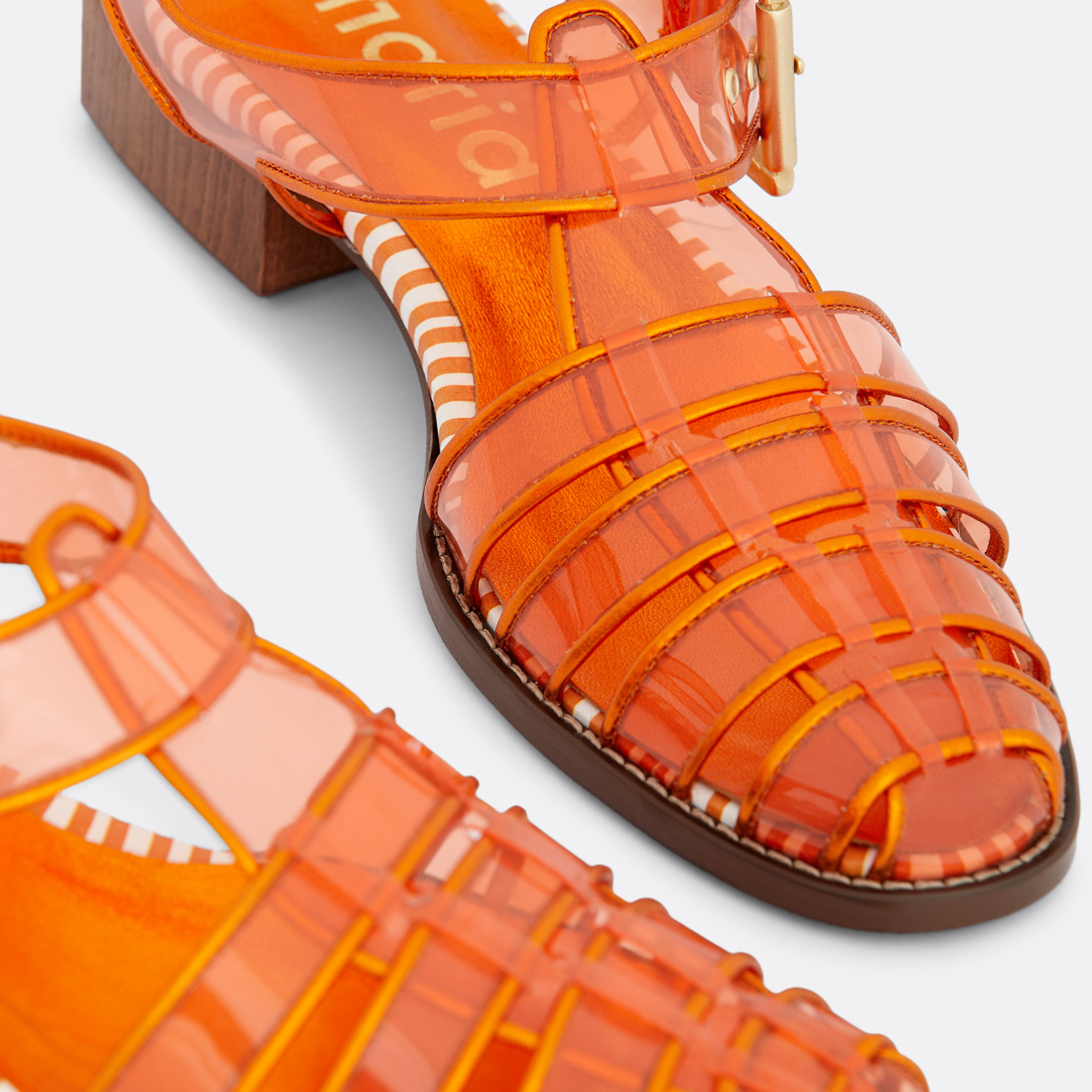 <PRODUCTTITLE> in Orange by Maria Carlota.