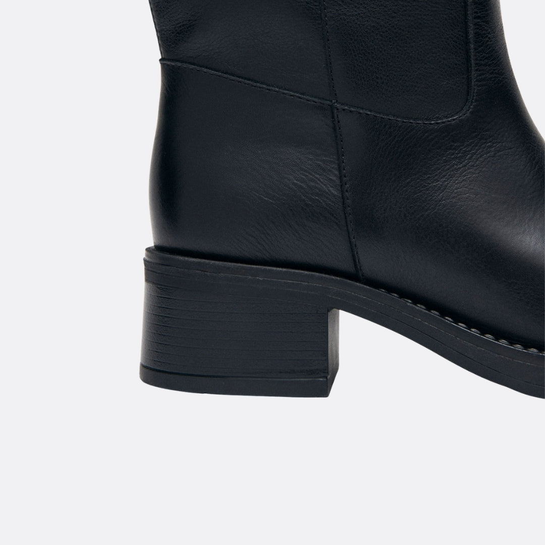 <PRODUCTTITLE> in Black by Alohas.