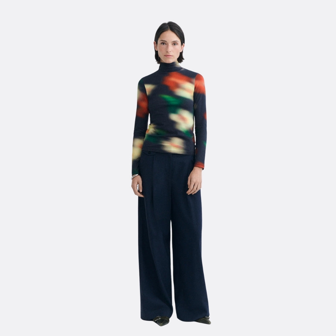 <PRODUCTTITLE> in Black by Thinking Mu.
