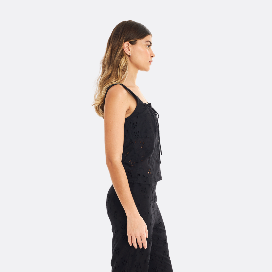 <PRODUCTTITLE> in Black by Loja 3.