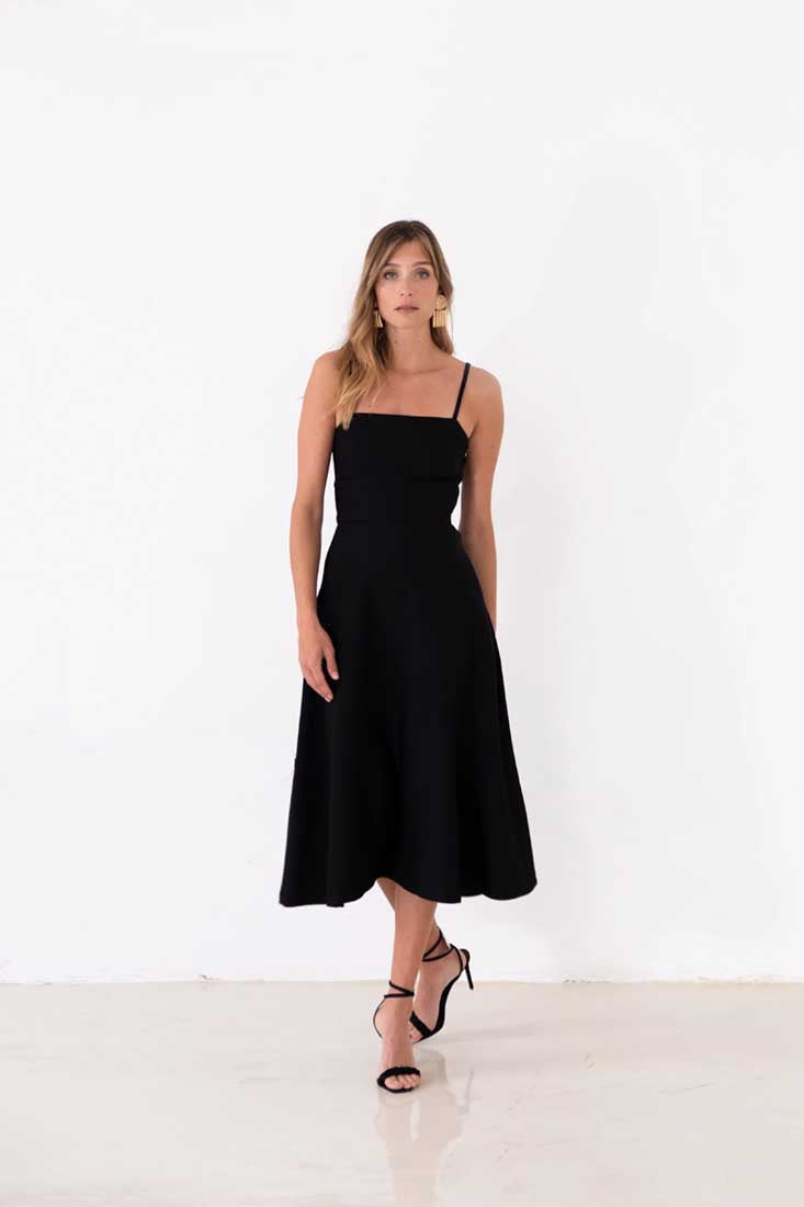<PRODUCTTITLE> in Black by Alma Capsule.