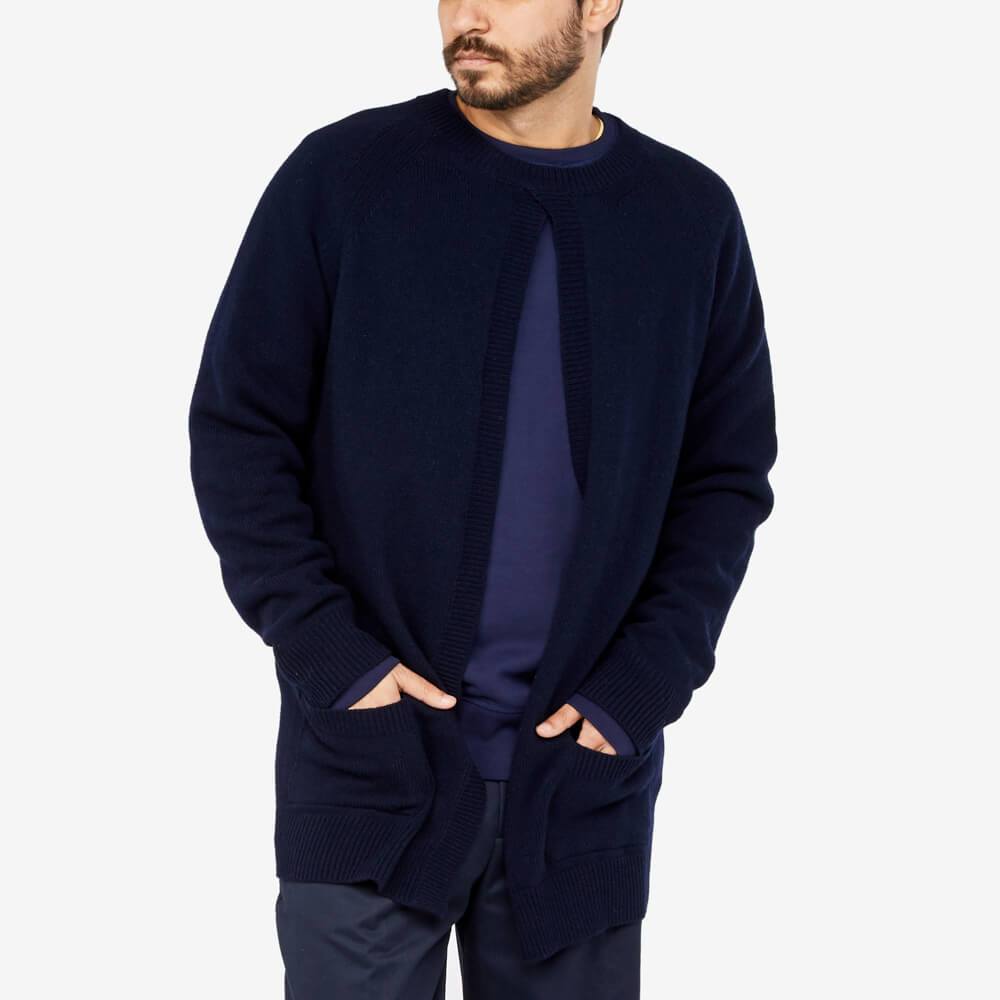 Jumper with opening on the midle front featuring ribbed collar and cuffs.