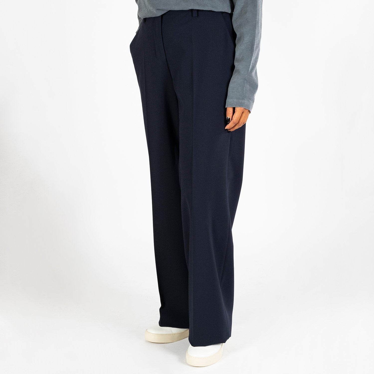 Elegant viscose mix trousers in navy blue. 
